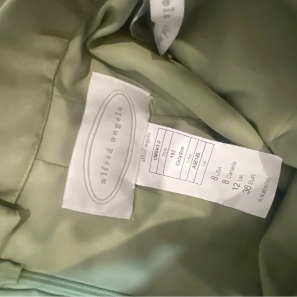 Vintage Floral Embroidered Women's Fancy Dress in Light Green - Picture 5 of 11